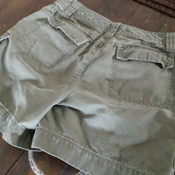 Shorts - Picture 3 of 3